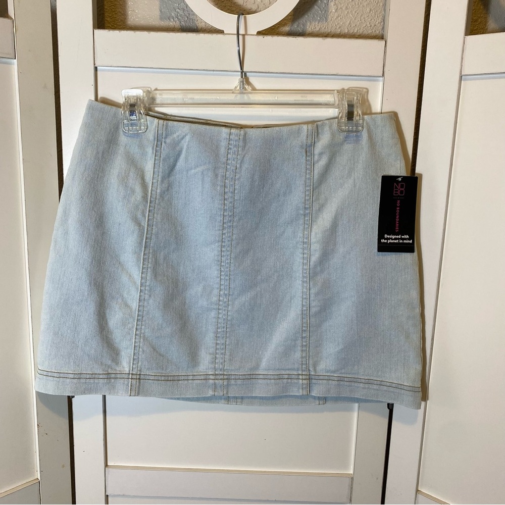 No Boundaries  A line seamed mini skirt, size M 7/8 NWT